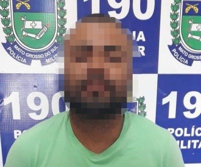 Homem é preso com mandado de prisão em aberto por tráfico de drogas