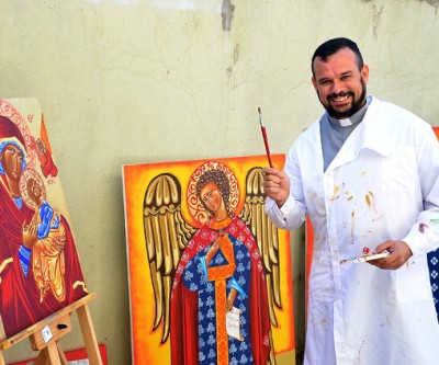 Exposição de telas assinada por Padre propõe a evangelização por meio da Arte Sacra 