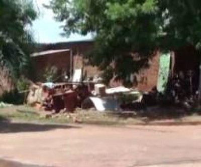Depósito de material reciclado causa temor de dengue no bairro Vila Alegre