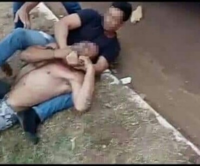 Câmeras de segurança flagram dupla furtando residência