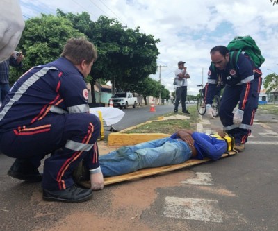 Ciclista desmaia ao sofrer acidente no bairro Lapa em Três Lagoas 