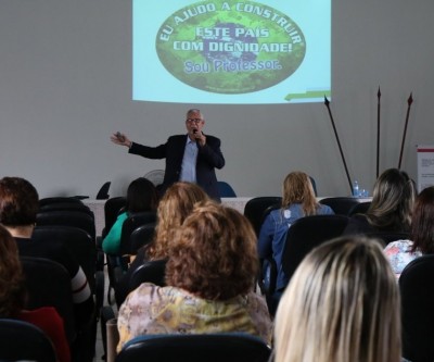 Gestores das Unidades de Ensino participam de palestra motivacional sobre 