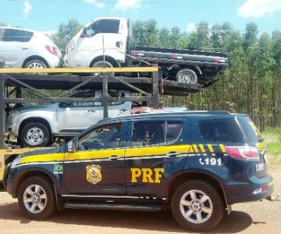 Veículo transportado em cegonha é apreendido pela PRF 