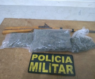 Dupla é presa por tráfico de drogas em estabelecimento comercial de Três Lagoas