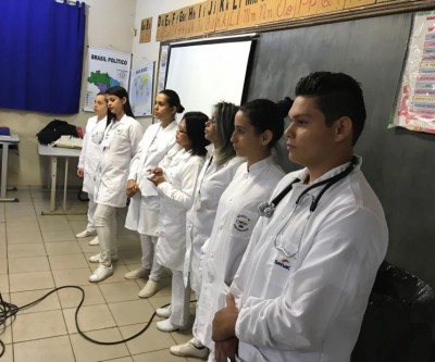 Alunos da Escola “Parque São Carlos” recebem alunos do curso de enfermagem do SENAC