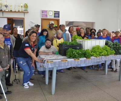 Verduras são doadas aos idosos do Centro de Convivência “Tia Nega”