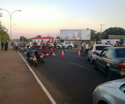 Motociclista se fere ao atropelar idoso na Rosário Congro