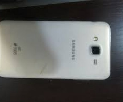 Em seu dia de azar, jovem vê a polícia, corre e ainda perde o celular que era roubado
