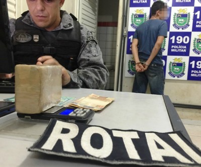 Estudante que tentou fugir da ROTAI é preso com drogas no bairro Vila Alegre 