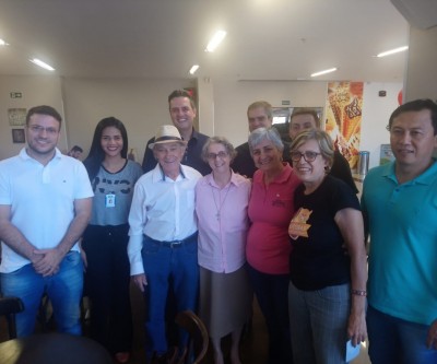 Hospital Auxiliadora recebe doação em dinheiro da Abrasel de Três Lagoas