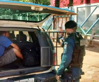 Jovem que trabalha em cerâmica é detido em ponto de ônibus com droga 
