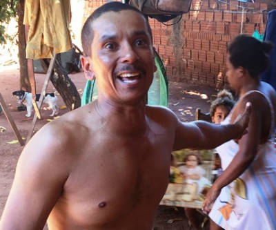Criança de 6 anos que brincava com vela causa incêndio em residência 