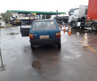 Carro fica sem freio e colide com caminhão na Av. Ranulpho Marques Leal