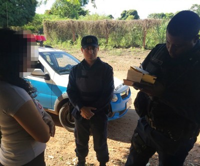Jovem que seguia para o trabalho é assaltada em plena luz do dia 