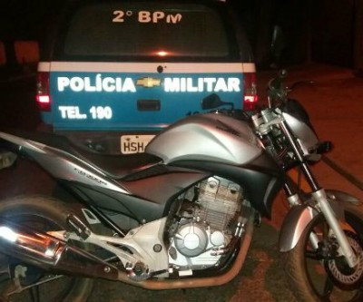 Moto Honda CB 300 furtada após negociação pela internet é recuperada pela PM 