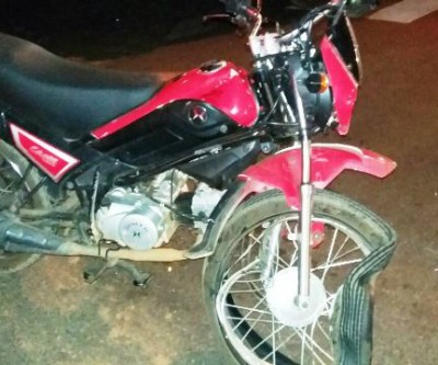 Menor de 16 anos que pilotava moto sofre acidente na área central 