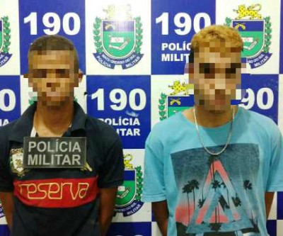 Jovens são detidos por tráfico de drogas no bairro Vila Haro 