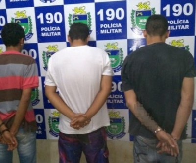 Força Tática prende homem e apreende dinheiro, drogas e um pé de maconha