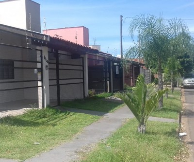 Alugo casa no bairro Santos Dumont II por R$ 800,00