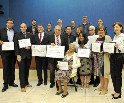 Nilo Candido promove solenidade de outorga títulos de cidadão e moções de congratulação