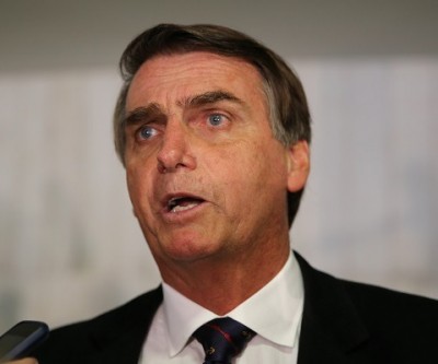 Bolsonaro recebe alta, deixa hospital e com saúde frágil não fará mais campanha de rua