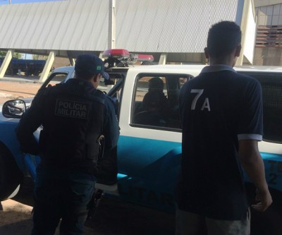 Adolescente é assaltado na frente de escola no bairro Santos Dumont 
