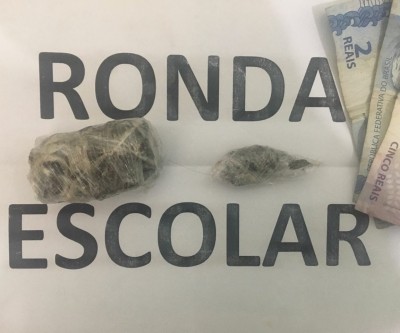 Ronda Escolar prende suspeito de vender maconha nas proximidades de colégio