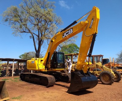Prefeitura adquire maquinário para limpeza, manutenção e pavimentação