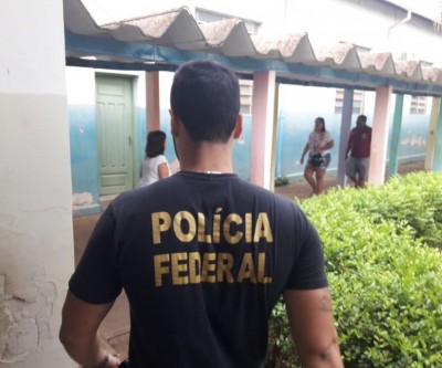 Promotoras e PF fiscalizam urnas na Escola Afonso Pena