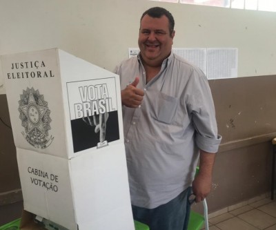 Candidato Issam Fares Junior votou em Três Lagoas nesta manhã