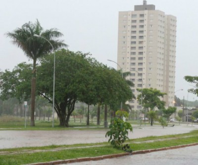 Quinta-feira será de temperaturas amenas e chuvas com máxima de 26ºC 
