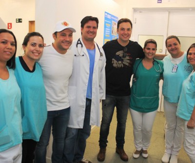 João Bosco & Vinícius visitam o Hospital Auxiliadora em Três Lagoas 
