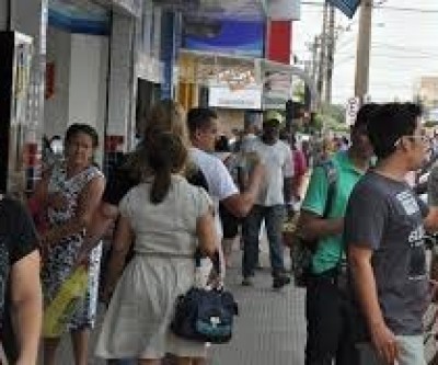 Comércio funciona até às 18h nesta quinta-feira (11)