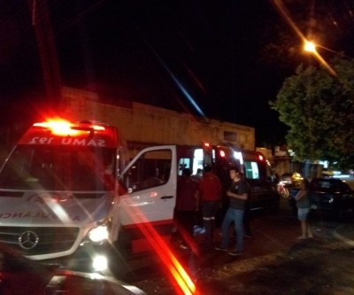 Carro colide com mulher e duas crianças que estavam em bicicleta