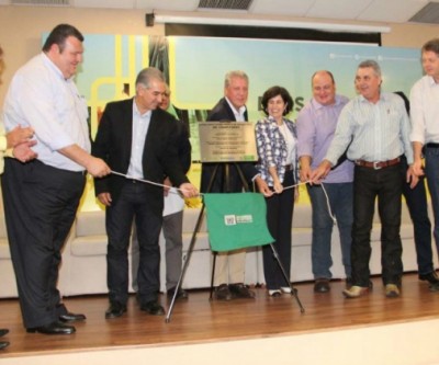 Reinaldo destaca parceria público-privada em inauguração de ramal de gás