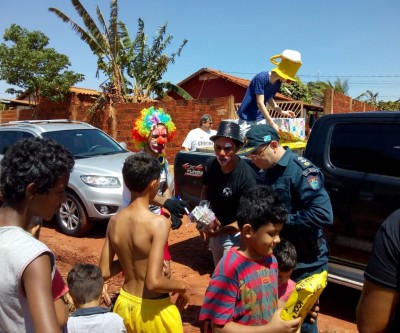 Polícia Militar de Três Lagoas realiza entrega de brinquedos para crianças carentes