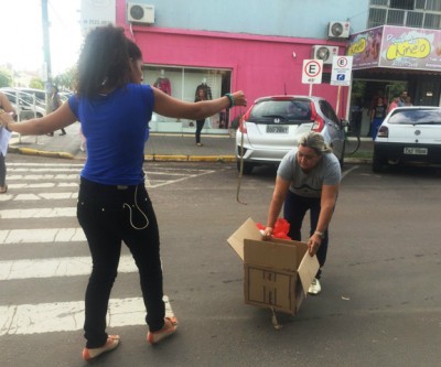 “Falsa Coral” aparece no centro de Três Lagos e vira atração na tarde desta 3º feira 