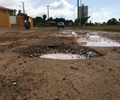 Buracos na Lagoa Maior: Prefeitura não tem previsão de retomar recapeamento 