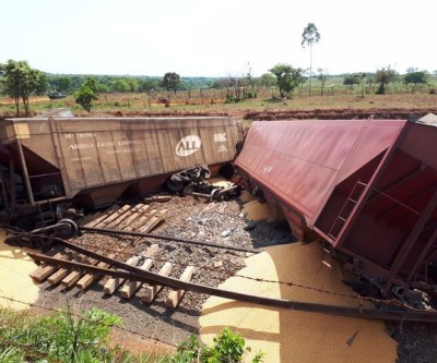 Trem com carga de soja descarrila em Aparecida do Taboado