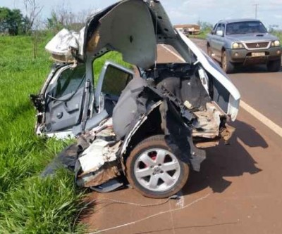 Parati parte ao meio em colisão frontal com carreta e militar do Exército de 32 anos morre