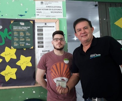 Deputado estadual reeleito, Eduardo Rocha registra seu voto em Três Lagoas