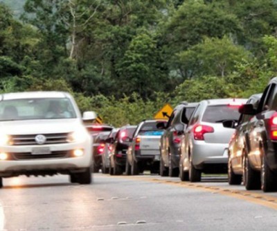 Governo torna obrigatório o uso de farol baixo em rodovias