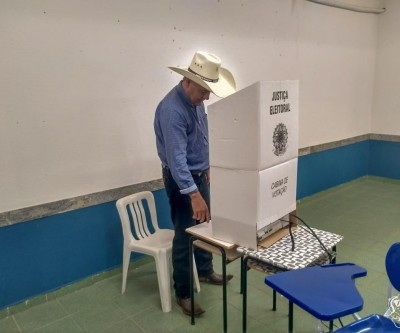 Angelo Guerreiro registra seu voto na manhã deste domingo