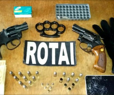 Imagens no celular entregam jovem que acaba preso em flagrante por porte de arma