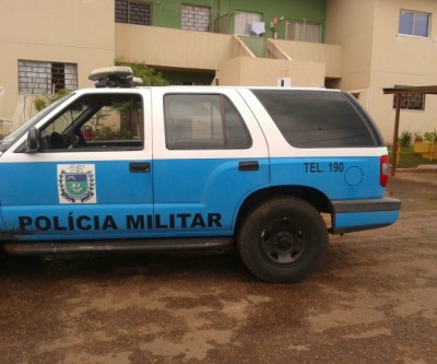 Vizinha flagra dupla furtando residência e aciona a Polícia Militar