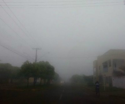 Três Lagoas amanhece entre as nuvens e desperta a curiosidade dos moradores