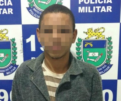 Jovem que estava em bar é preso por receptação