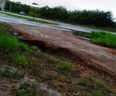 Moradora denuncia abandono em avenida de Três Lagoas 
