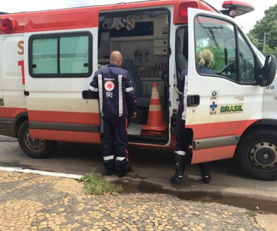 Flagrante de atendimento médico em avenida 