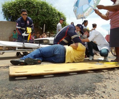 Homem que ia para casa sofre queda de moto e fica ferido no Paranapungá